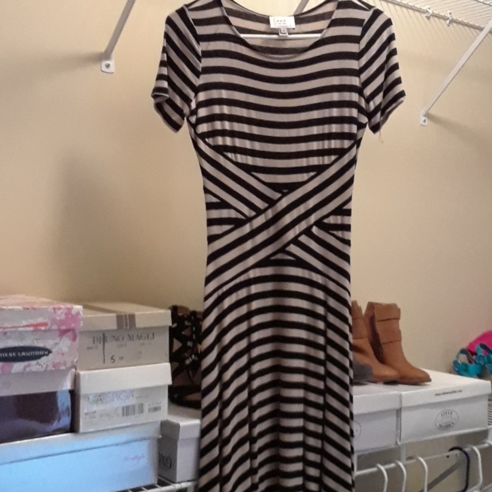 Dress - Picture 2 of 3